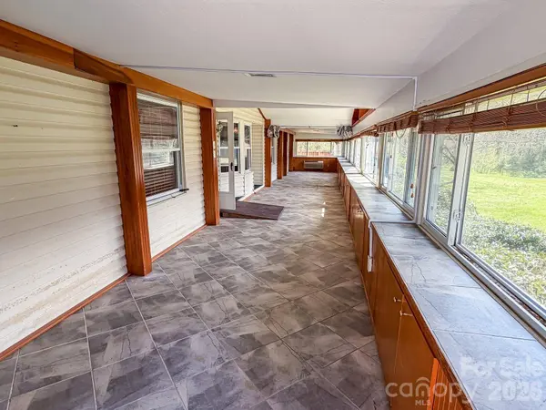 2746 Orangewood LN, Newton, NC 28658