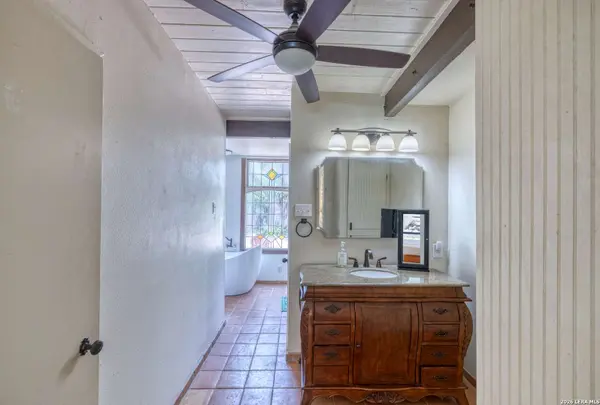 19967 Tx- 127, Concan, TX 78881
