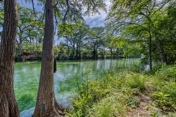 19967 Tx- 127, Concan, TX 78881
