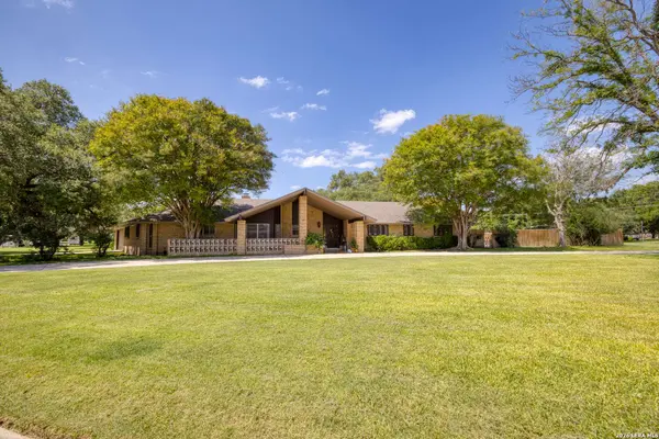 1 EL NORTE CIR, Uvalde, TX 78801