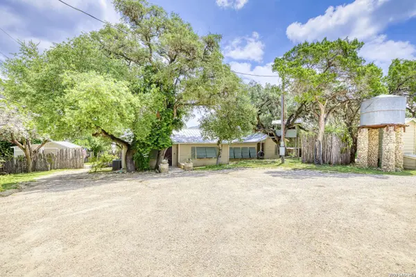 512 Cr 348 (River Road), Concan, TX 78838