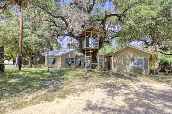 512 Cr 348 (River Road), Concan, TX 78838