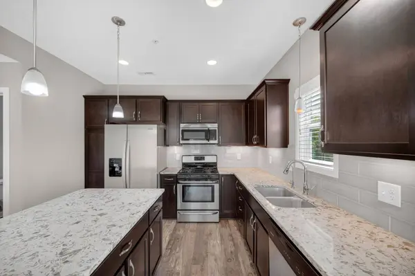 3114 SE Glenstone Drive, Grimes, IA 50111