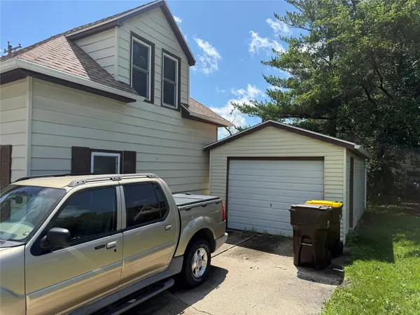 300 N Fillmore Street, Osceola, IA 50213