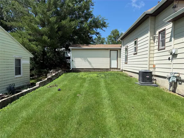 300 N Fillmore Street, Osceola, IA 50213