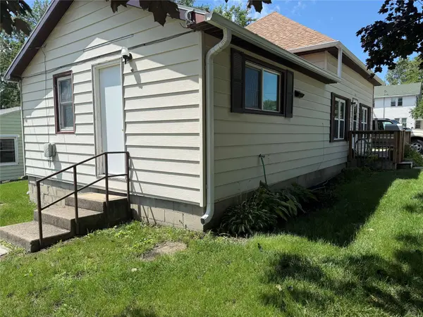 300 N Fillmore Street, Osceola, IA 50213