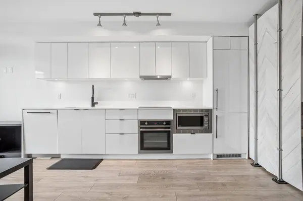 630 E Broadway #319, Vancouver, BC V5T 0J1