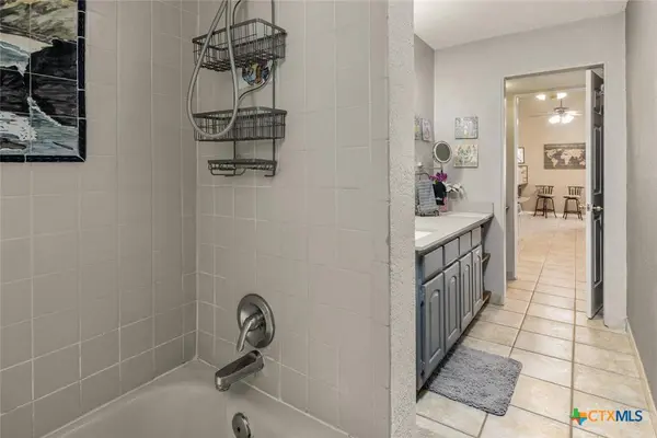 5080 Purgatory RD, New Braunfels, TX 78132
