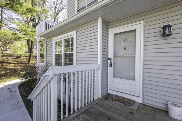 43 Eagles Notch Dr, Englewood, NJ 07631-5060