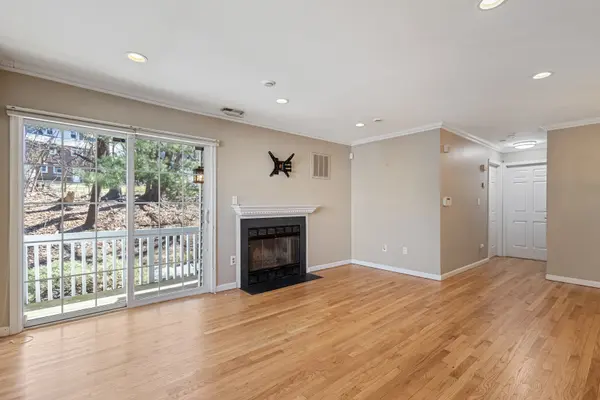 43 Eagles Notch Dr, Englewood, NJ 07631-5060