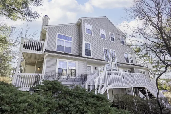43 Eagles Notch Dr, Englewood, NJ 07631-5060