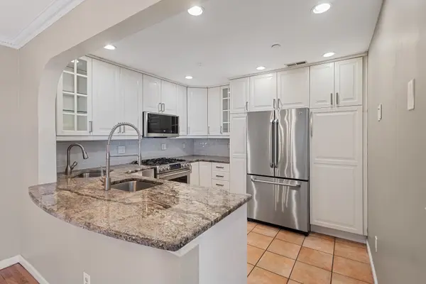 43 Eagles Notch Dr, Englewood, NJ 07631-5060