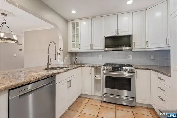 43 Eagles Notch DR, Englewood, NJ 07631