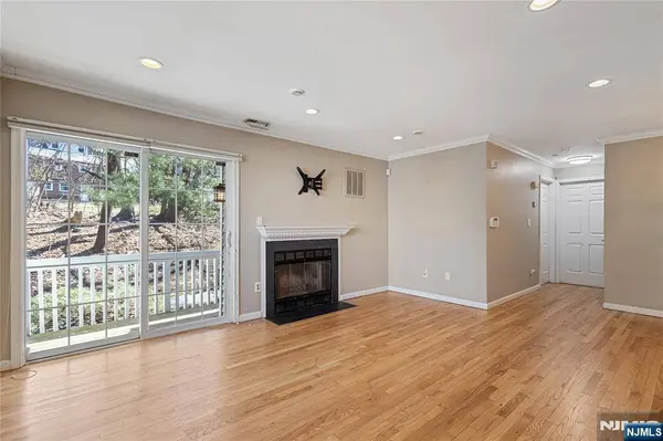 43 Eagles Notch DR, Englewood, NJ 07631