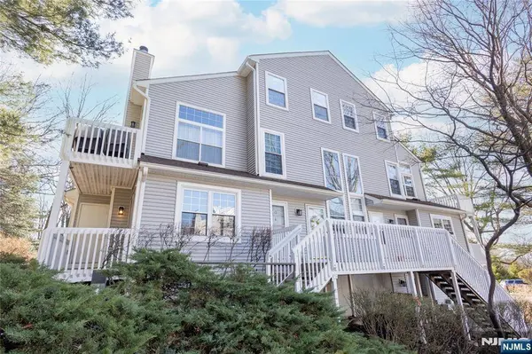 43 Eagles Notch DR, Englewood, NJ 07631