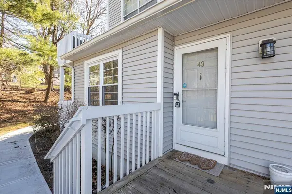 43 Eagles Notch DR, Englewood, NJ 07631