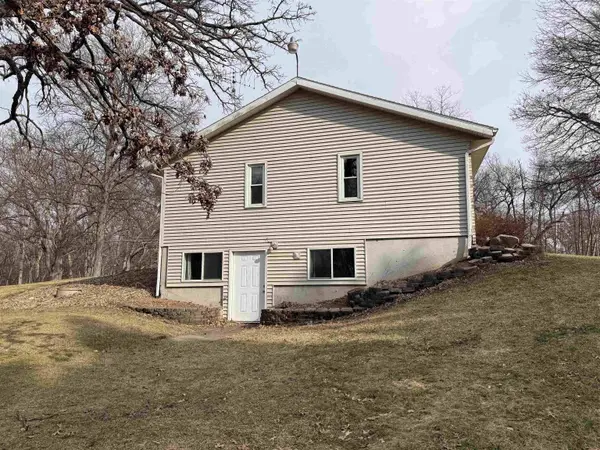 6834 W Thornapple Drive, Janesville, WI 53548-9327