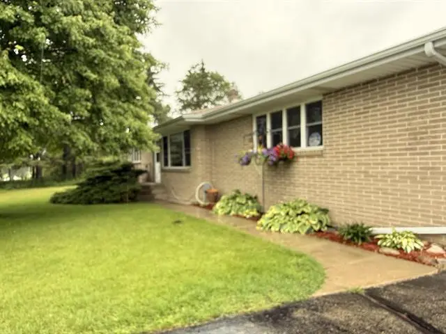 3926 N Harmony Town Hall Rd, Janesville, WI 53546-9316