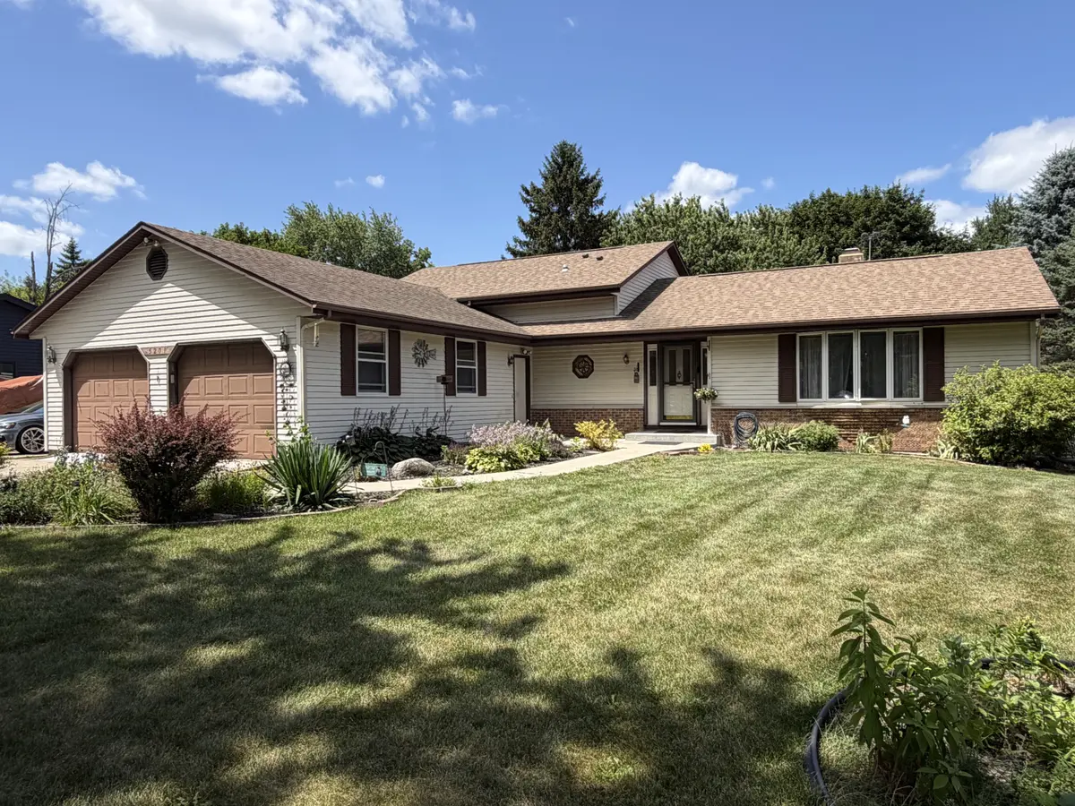 5201 N Grandeur Dr, Milton, WI 53563-9461
