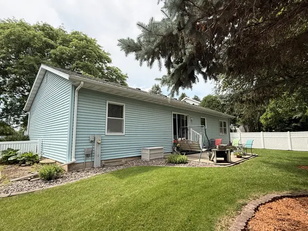 1820 Edon Dr, Janesville, WI 53546-1382