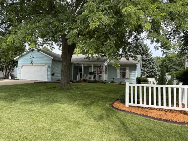 1820 Edon Dr, Janesville, WI 53546-1382