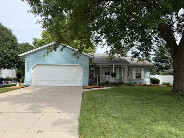 1820 Edon Dr, Janesville, WI 53546-1382