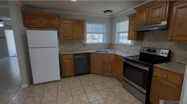 216 S Marchand Ave, Gonzales, LA 70737