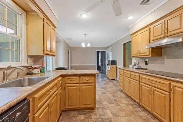 12 Dogwood Dr, Chester Twp., NJ 07930