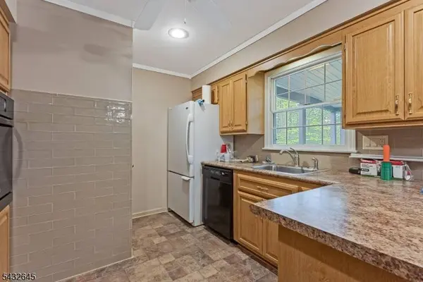12 Dogwood Dr, Chester Twp., NJ 07930