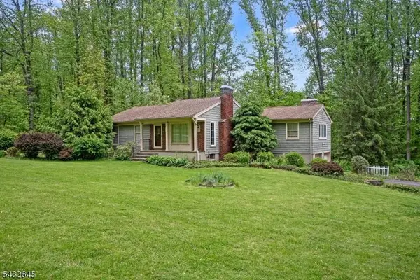 12 Dogwood Dr, Chester Twp., NJ 07930