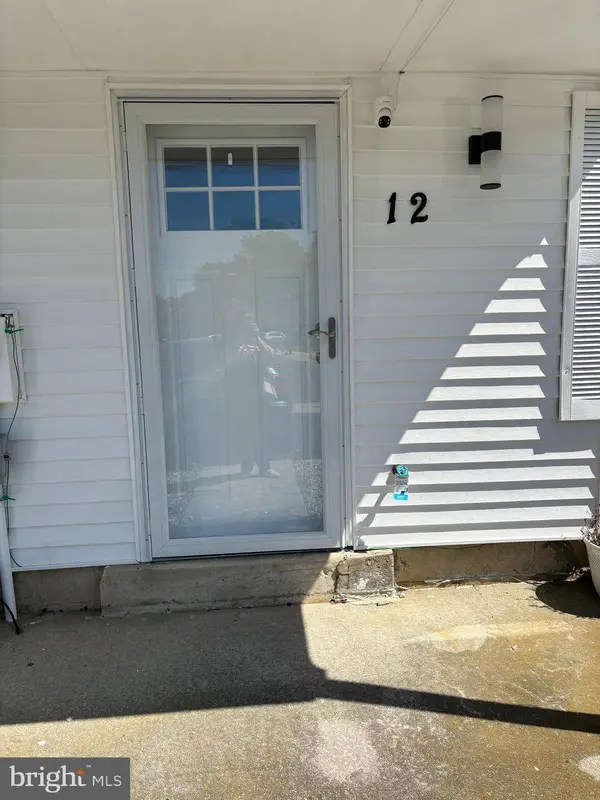 12 HEATHERWOOD DR, Sicklerville, NJ 08081