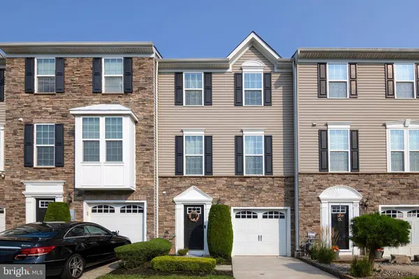 14 VILLAGE GREEN LN