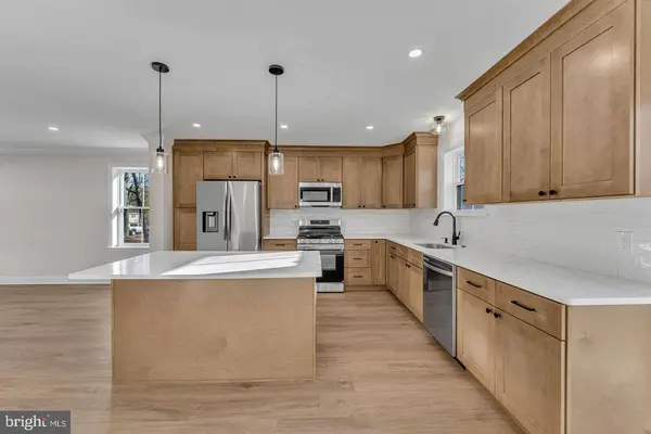 50 E BUTTONWOOD AVE