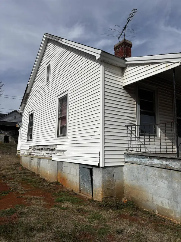 318 S 6th ST, Lockhart, SC 29379