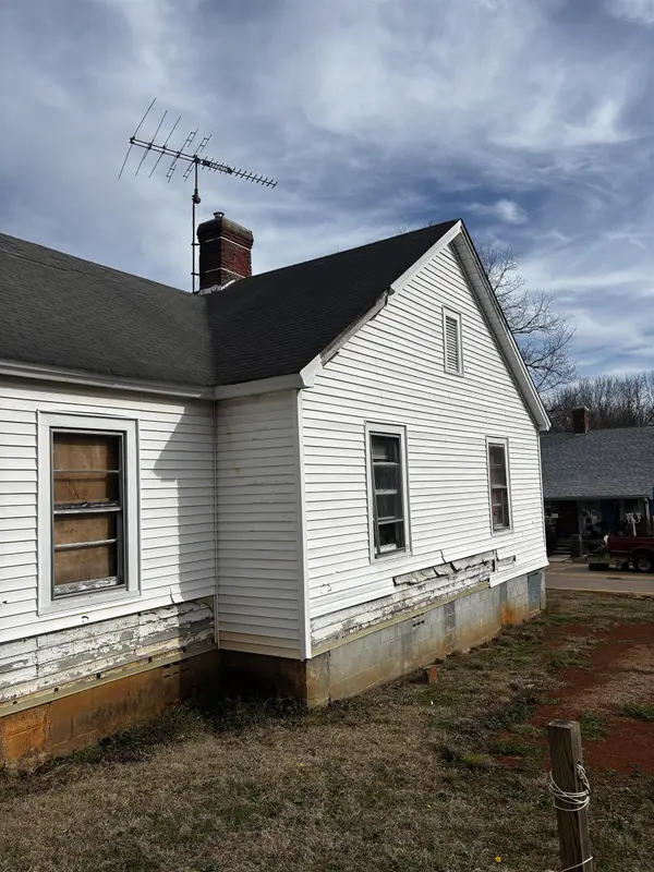 318 S 6th ST, Lockhart, SC 29379