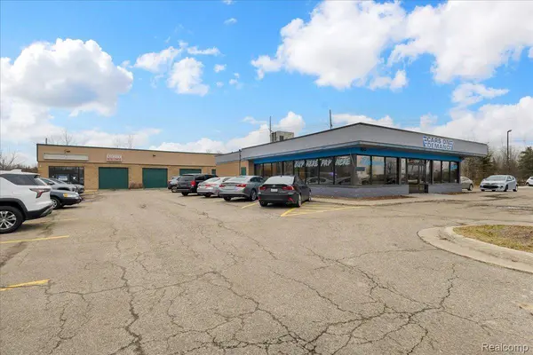 1315 S Waverly RD, Lansing, MI 48917