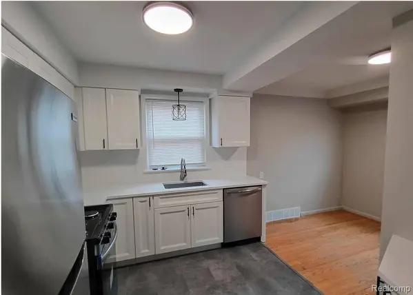 1809 Kingsbury AVE, Dearborn, MI 48128