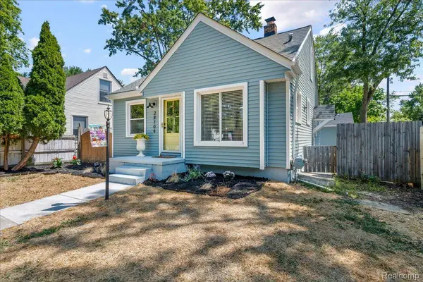 28704 Fairfax ST, Southfield, MI 48076