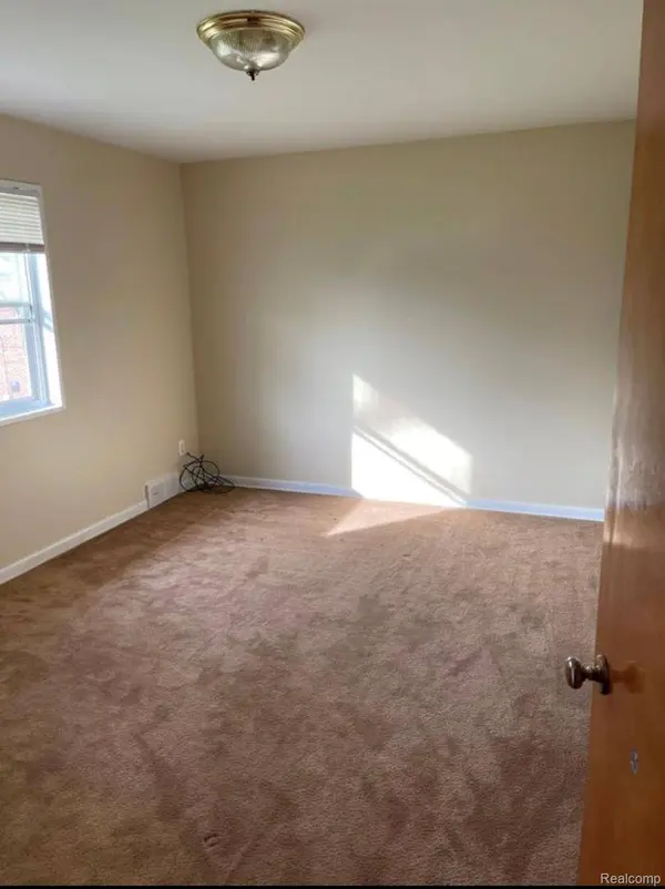 6763 Garling DR, Dearborn Heights, MI 48127