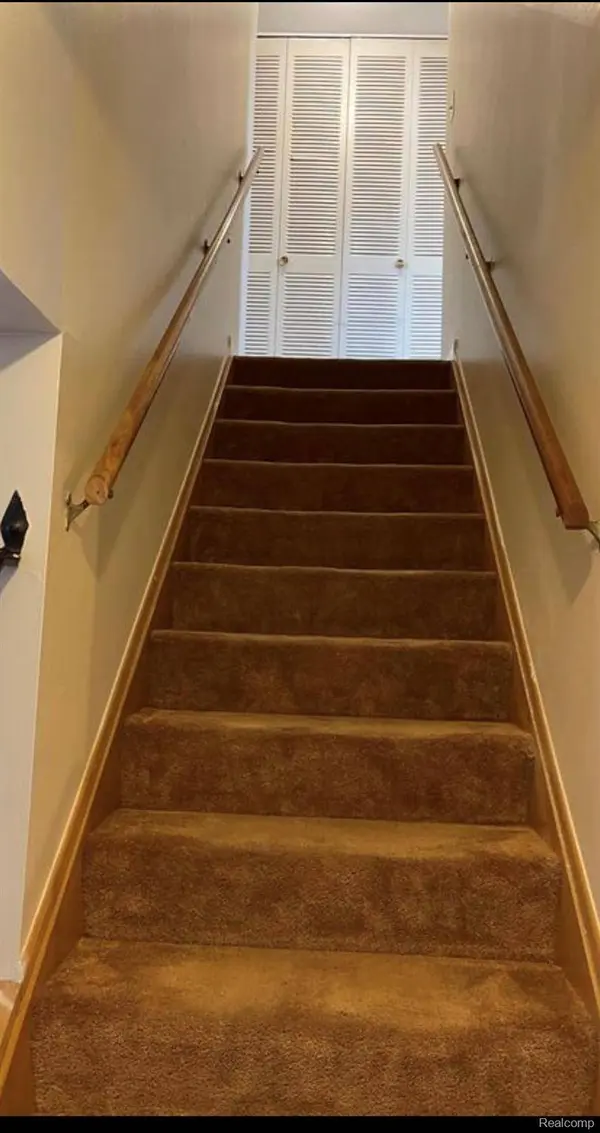6763 Garling DR, Dearborn Heights, MI 48127
