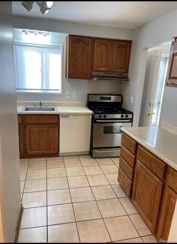 6763 Garling DR, Dearborn Heights, MI 48127