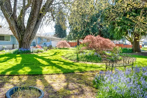 885 66th St, Springfield, OR 97478-7189