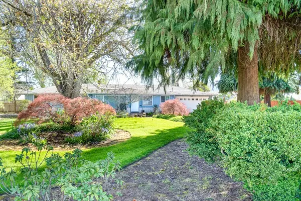 885 66th St, Springfield, OR 97478-7189