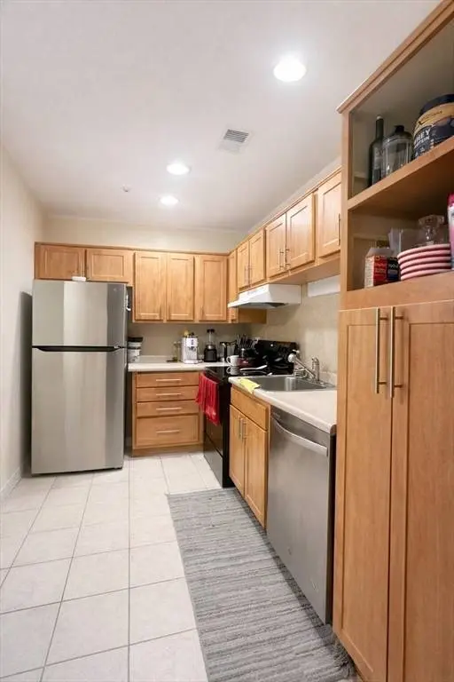 123 Elm St #D12, Quincy, MA 02169