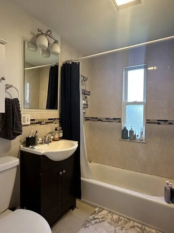 25 Fourth St #1, Medford, MA 02155