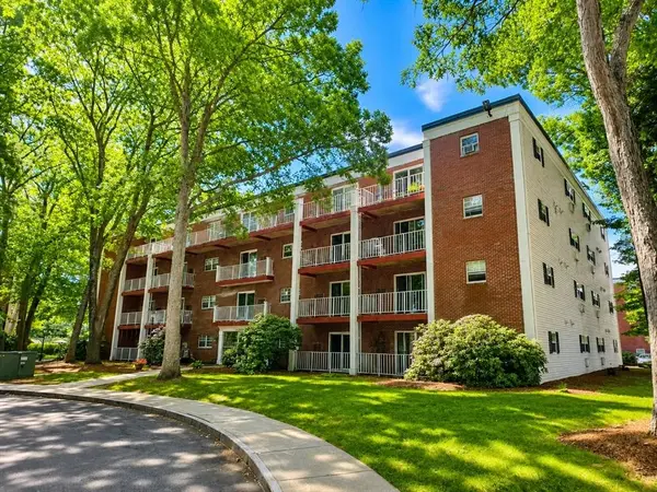 55 Greentree Ln #25, Weymouth, MA 02190