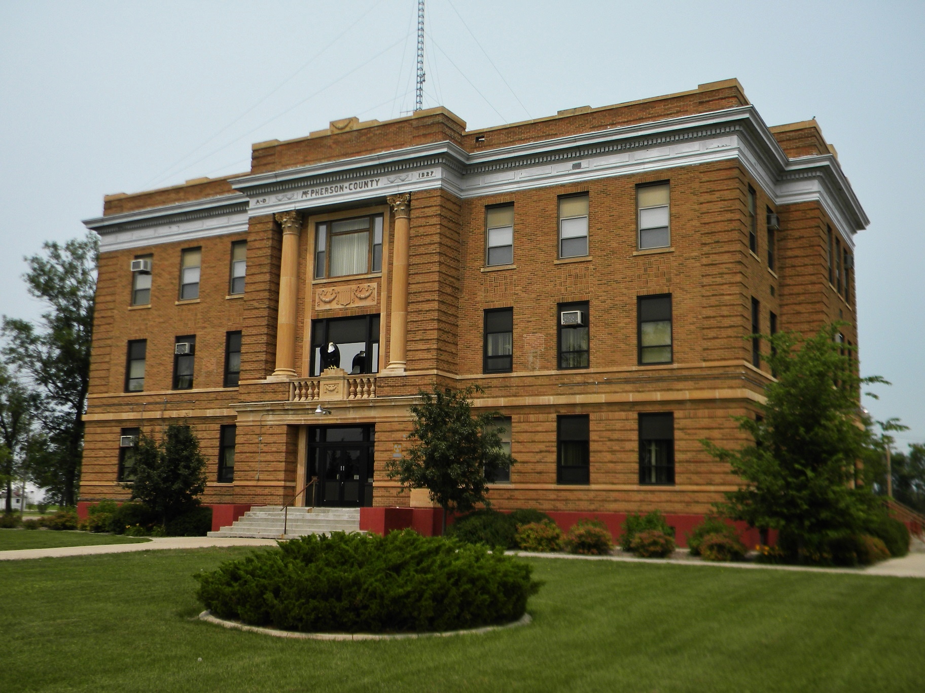 McPherson_County_Courthouse_NRHP_86003020_McPherson_County,_SD