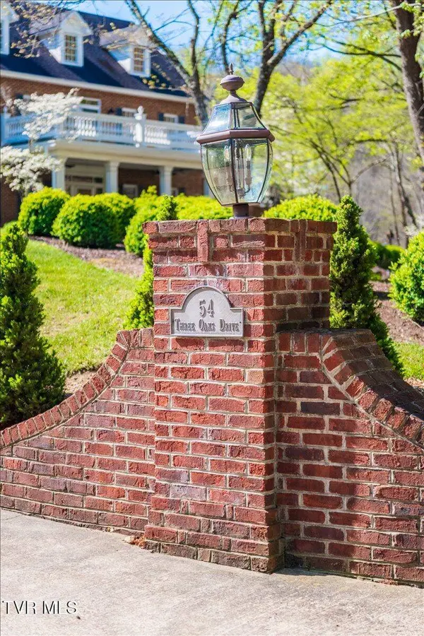 54 Three Oaks DR, Bristol, TN 37620