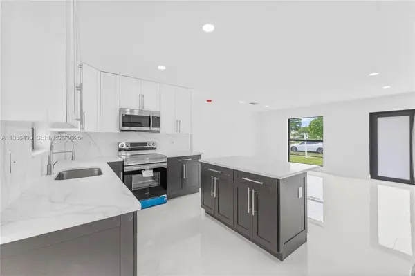 949 SE 5th St, Deerfield Beach, FL 33441-5921