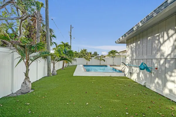3779 NW 4th CT, Boca Raton, FL 33431